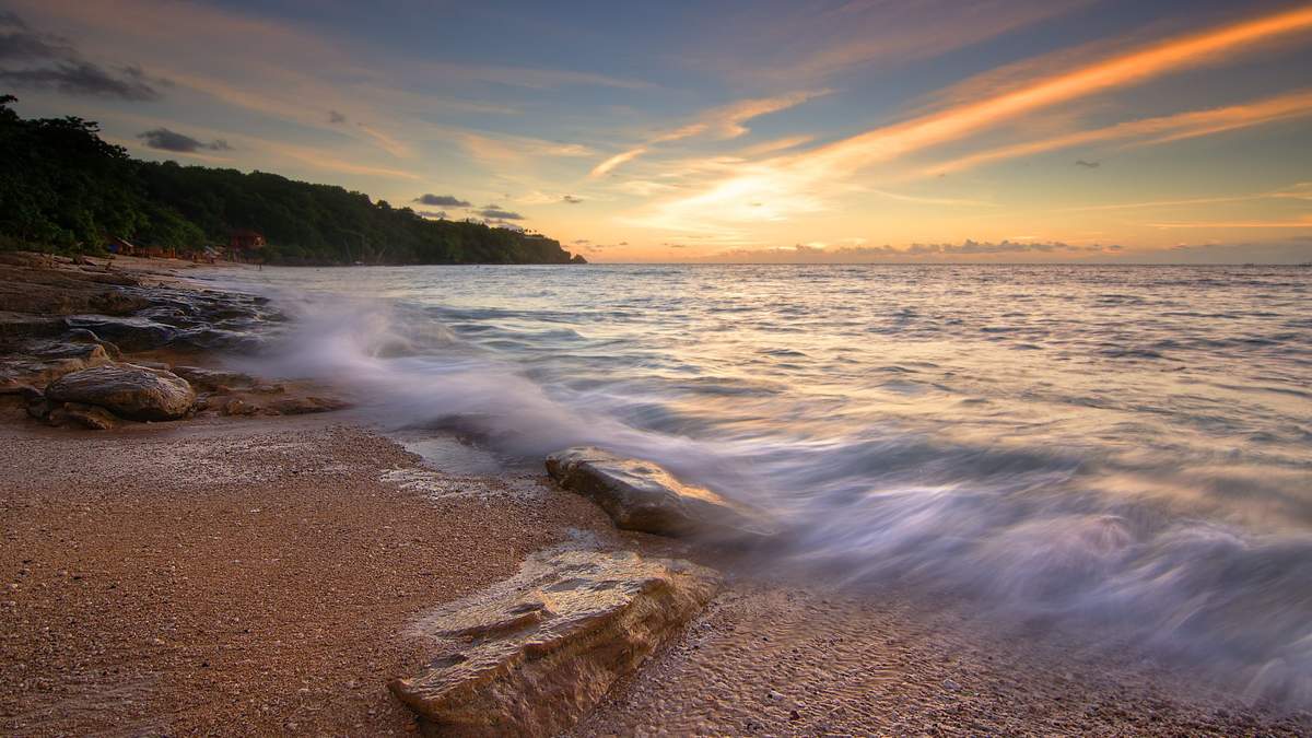 Best Time to Visit Padang Padang Beach